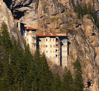Sumela Monastery Sümela Manastırı Gezi Rehberi: Nerededir, Nasıl Gidilir? Aktiviteler Nelerdir?