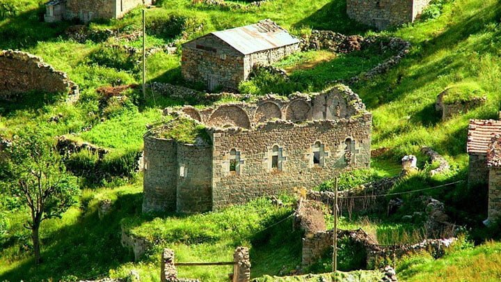 Santa Harabeleri Nerede? Nasıl Gidilir? Santa Harabeleri Trabzon tarihi ve Önemi Hakkında bilgi. Santa Vadisi ve Santa Antik Kenti Nerede? Yol tarifi.