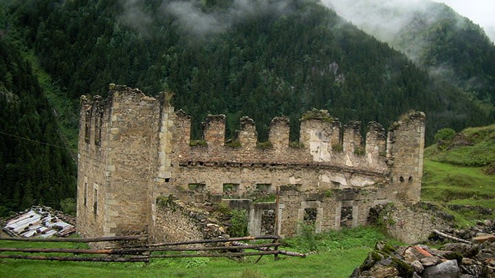 Santa Ruins - Santa Harabeleri Nerede? Nasıl Gidilir? Santa Harabeleri Trabzon tarihi ve Önemi Hakkında bilgi. Santa Vadisi ve Santa Antik Kenti Nerede? Yol tarifi.