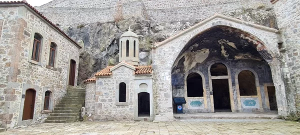 Kızlar Manastırı Gezi Rehberi - Kızlar Manastırı Nerede, Nasıl Gidilir